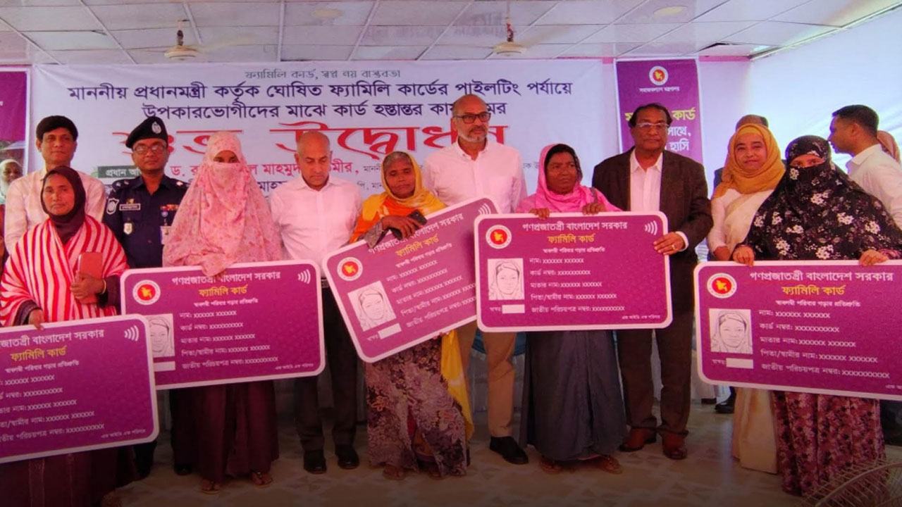 1,201-families-in-Pansha-received-family-cards-in-the-first-phase