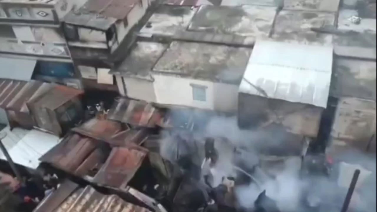 শ্রীনগরে আগুনে ক্ষতিগ্রস্ত দোকান