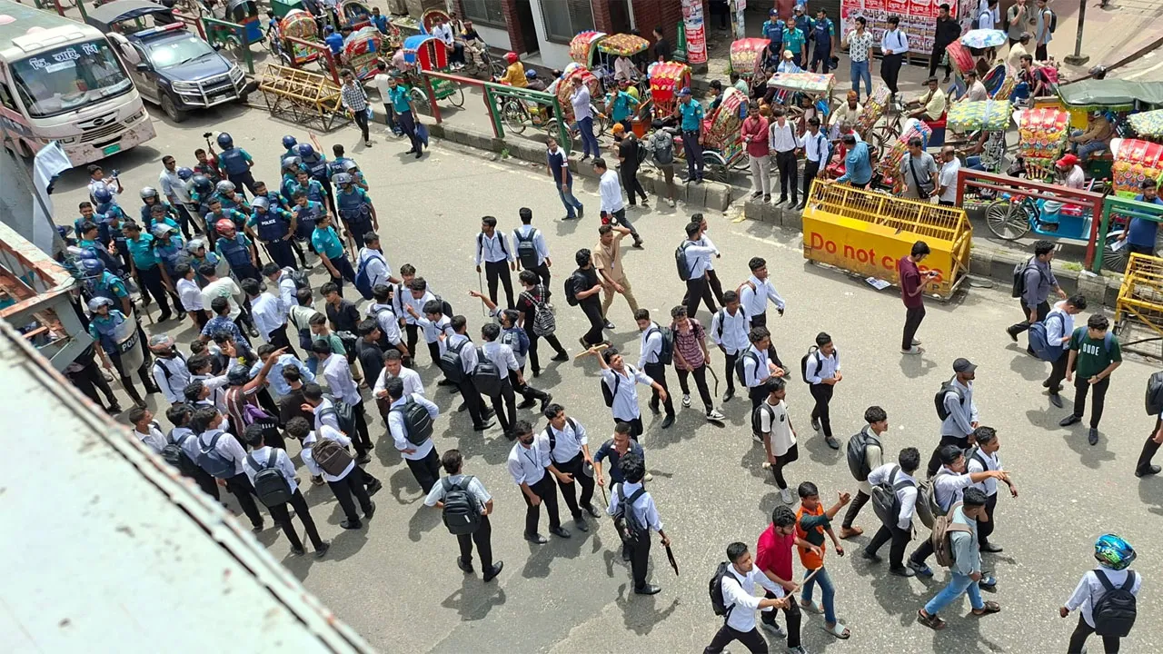 ঢাকা কলেজ-সিটি কলেজ শিক্ষার্থীদের মধ্যে সংঘর্ষ, আহত ৪
