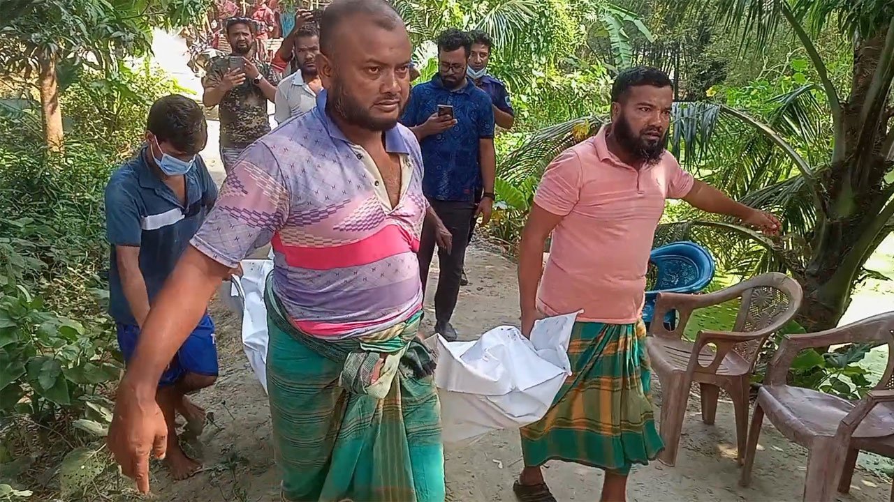 Body of young man recovered from a pond in Benapole