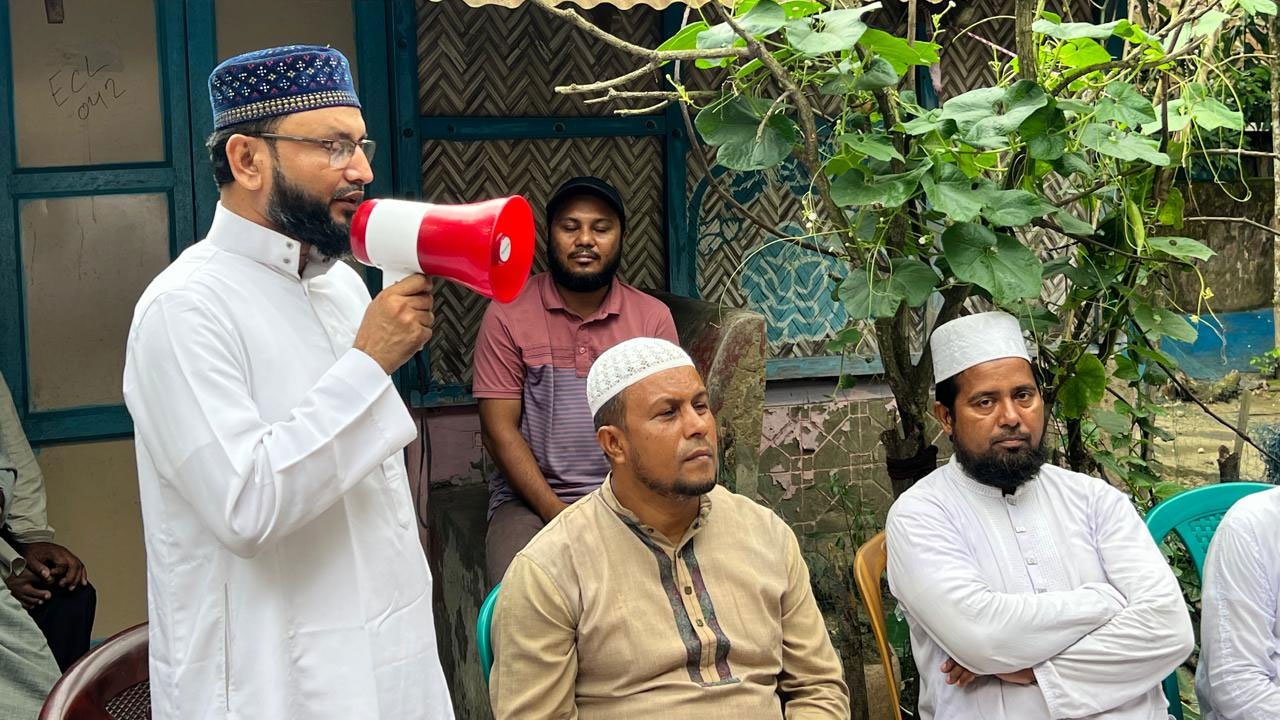 Dr. Md. Fakhruddin Manik speaking at a courtyard meeting in Matubhuya Union, Daganbhuya Upazila