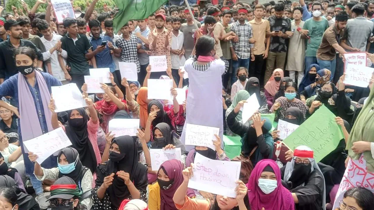 ‘যত নিপীড়ন ততই ছড়িয়ে পড়ে আন্দোলন, যুক্ত হতে থাকে নারীরাও’