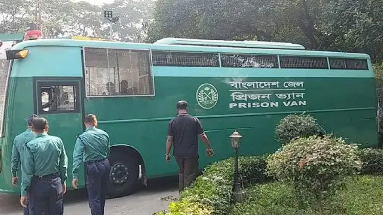 ট্রাইব্যুনালে হাজির ১৩ সেনা কর্মকর্তা