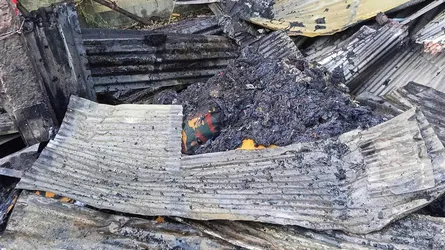 বুড়িচংয়ে শর্ট সার্কিটে আগুনে বসতঘর ও বিয়ের প্যান্ডেল পুড়ে ছাই
