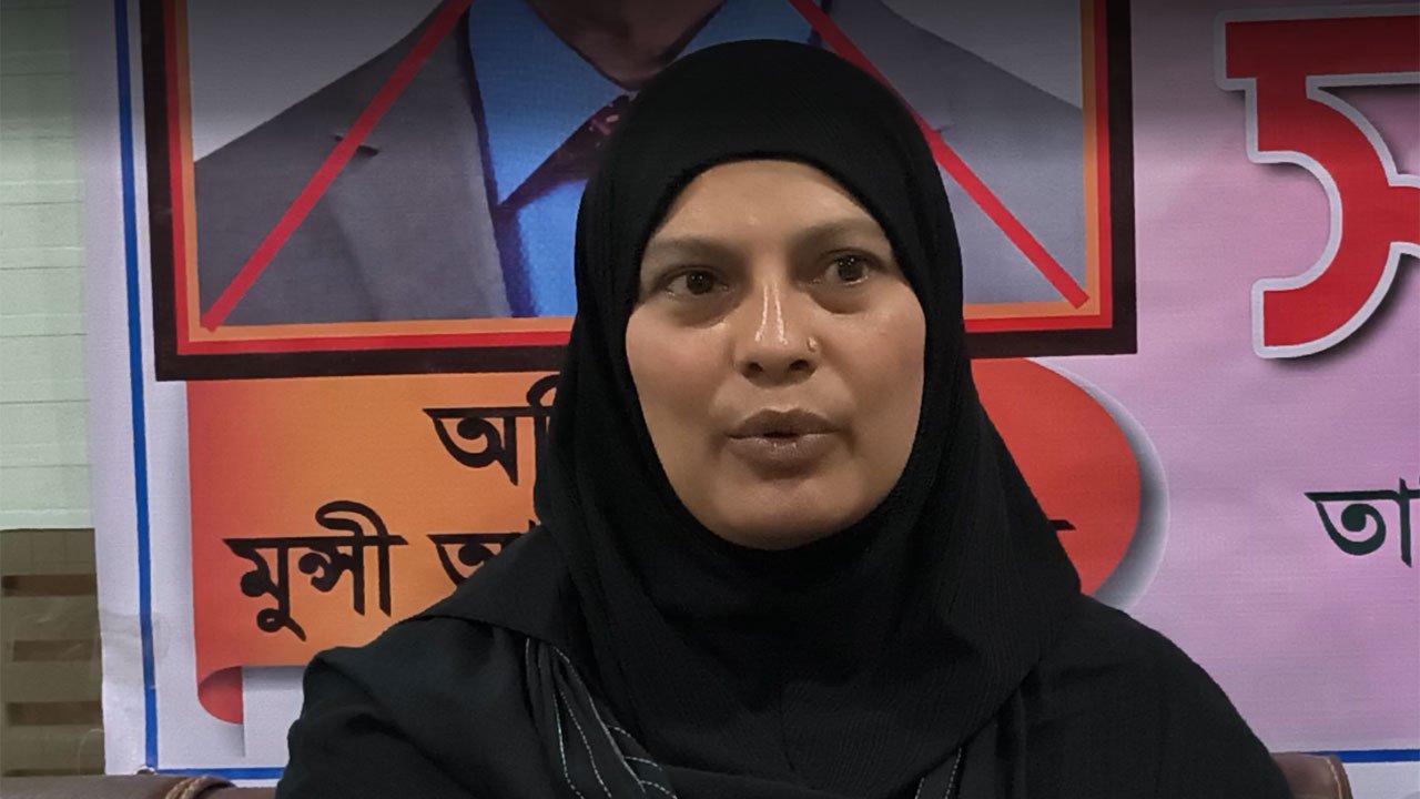 Women entrepreneur at press conference