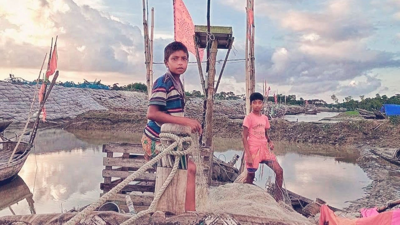 Three thousand children are fishing in Bhola, unable to go to school