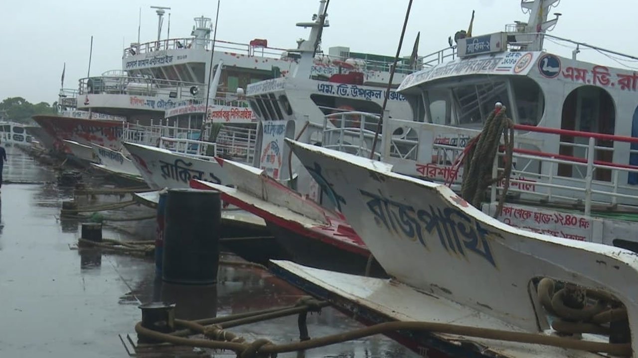 Launch anchored at Barisal river port