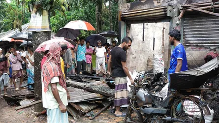 নাজিরপুরে আগুনে ৩টি দোকান পুড়ে ছাই