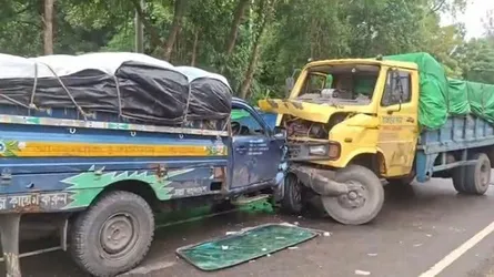 ঈদগাঁওতে ট্রাক-পিকআপের সংঘর্ষ, আহত ৩