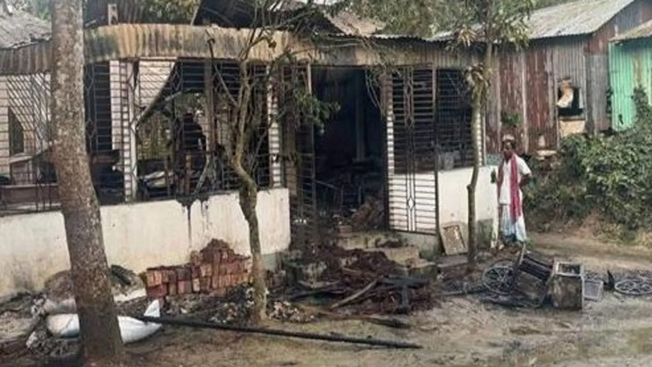 মানিকগঞ্জে চিত্রশিল্পীর বাড়িতে অগ্নিসংযোগ, তদন্ত কমিটি গঠন