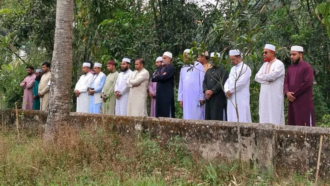 চৌদ্দগ্রামে শহীদদের কবর জিয়ারত করলেন জামায়াত নেতারা