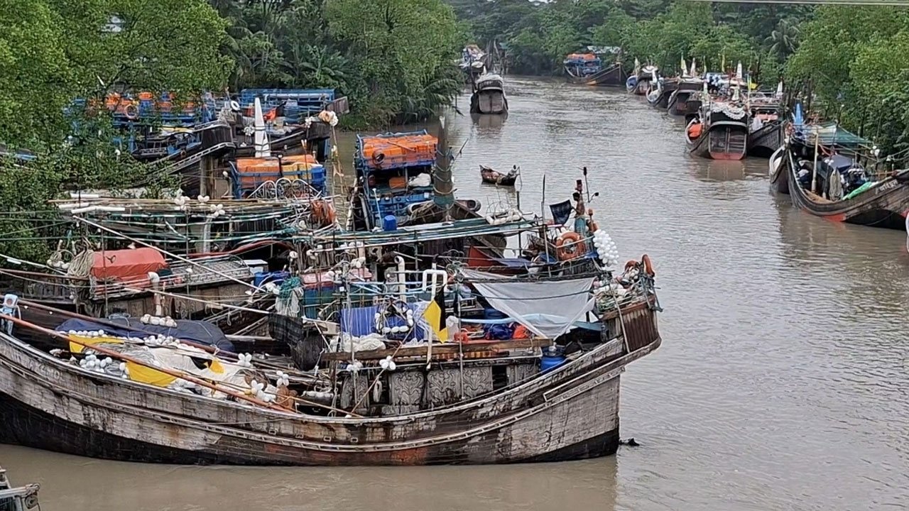 Fishing by over 400 trawlers off the coast has been suspended.