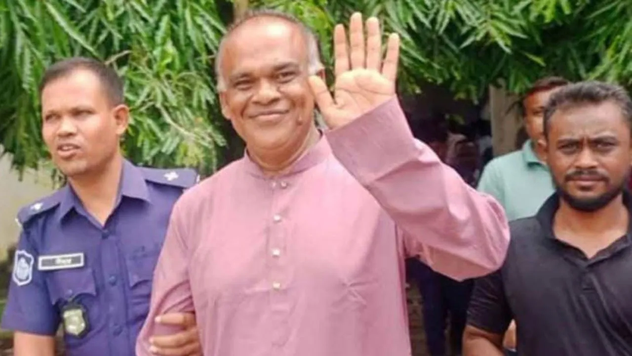 লোহাগড়ায় সাবেক মেয়রের আত্মসমর্পণ, কারাগারে পাঠানোর নির্দেশ