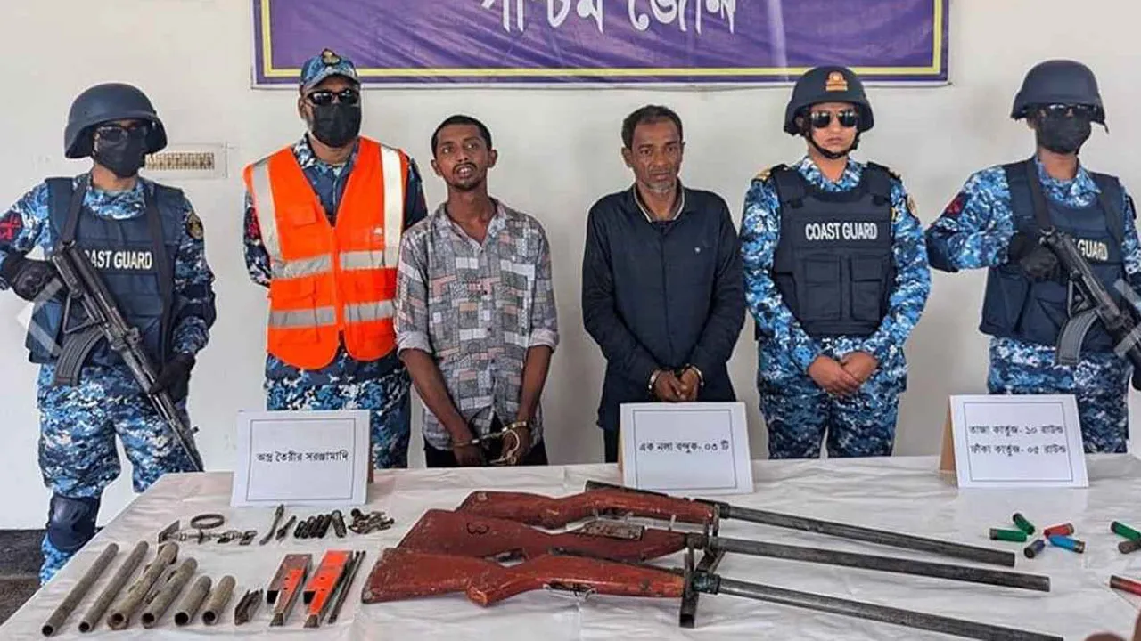 সুন্দরবন থেকে অস্ত্র ও গুলিসহ আটক ২