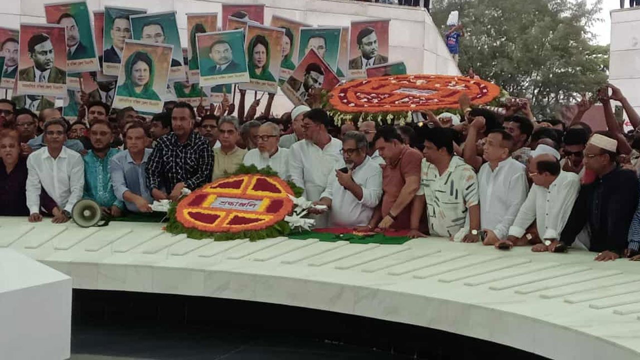 Nazrul Islam Khan at the tomb of President Ziaur Rahman at Zia Udyan in Sher-e-Bangla Nagar in the capital.