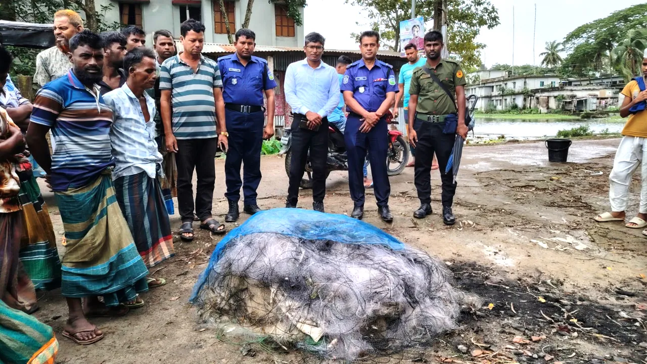 খালিয়াজুরীতে ১৫০০ মিটার কারেন্টজাল জব্দ