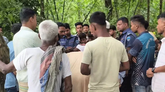 দে‌বিদ্বারে পুকুরে ভাসছিল তরুণীর গলিত লাশ