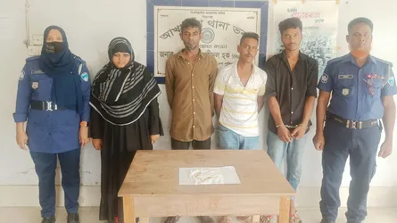 আখাউড়ায় স্বর্ণালঙ্কারসহ ৪ ছিনতাইকারী আটক