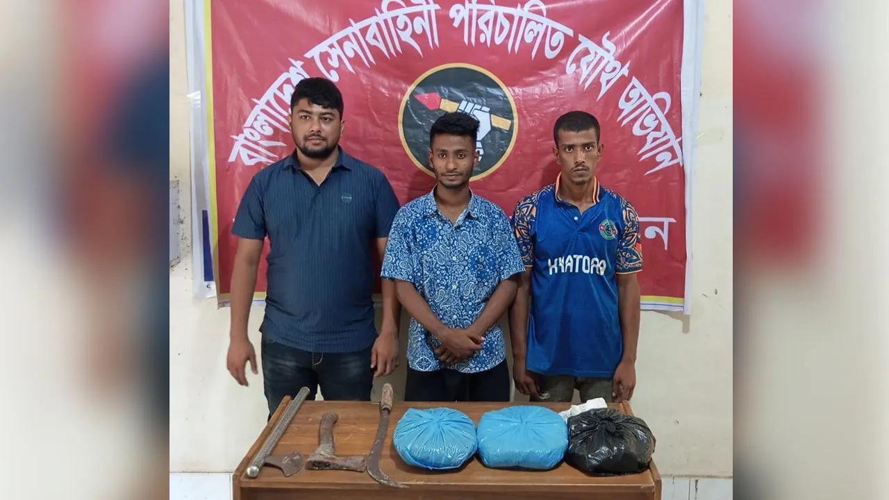 চৌদ্দগ্রামে যৌথ অভিযানে যুবলীগ ক্যাডার ও কিশোর গ্যাং সদস্যসহ আটক ৩