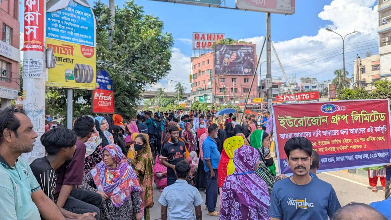 Eurozone fashion garment workers block road in Kuril