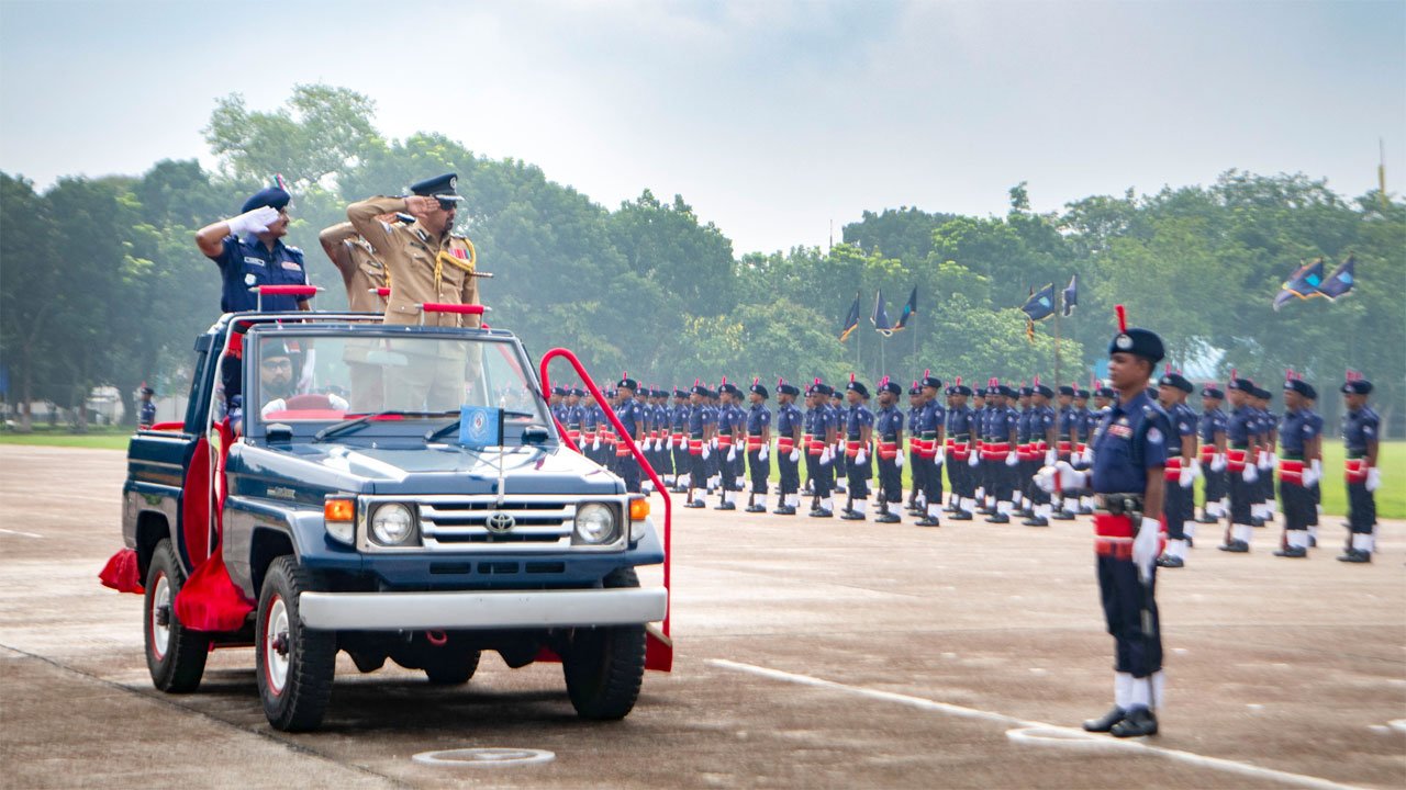 Trainee police constables pay homage to Bangladesh Police Academy Principal Md. Zillur Rahman