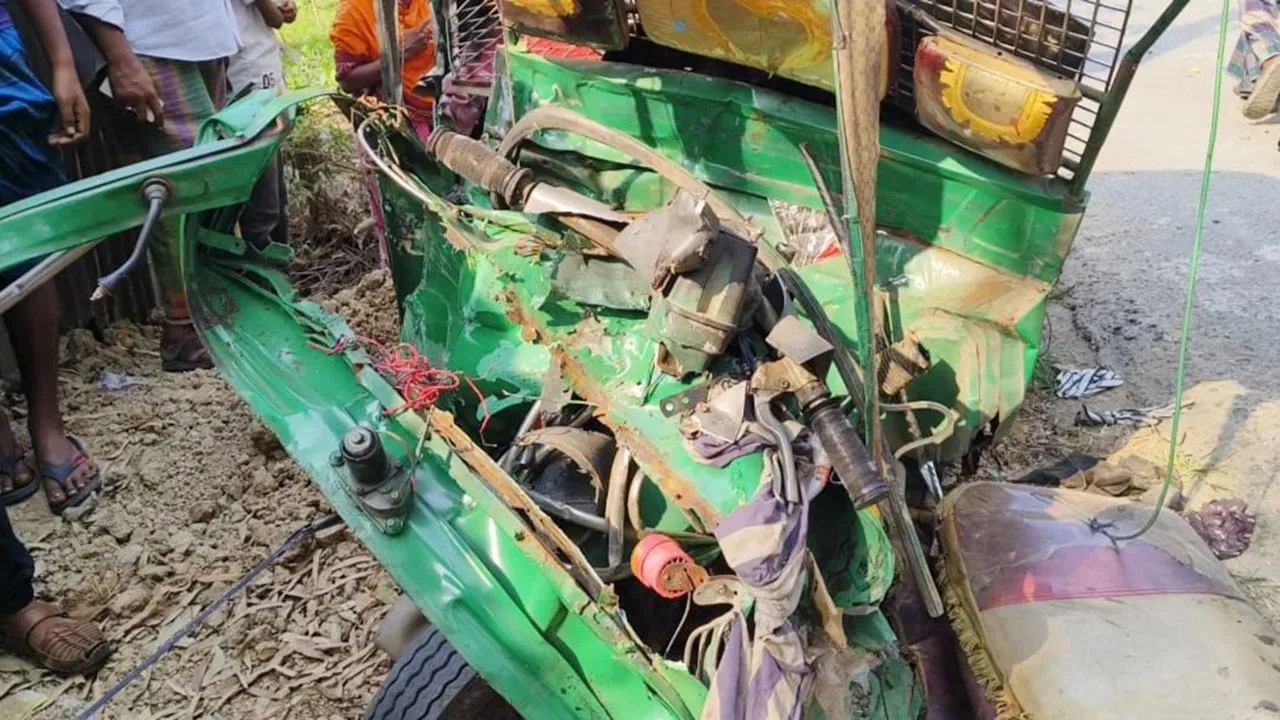 কালিয়াকৈরে ট্রাক ও সিএনজির সংঘর্ষে নারীসহ নিহত ৩