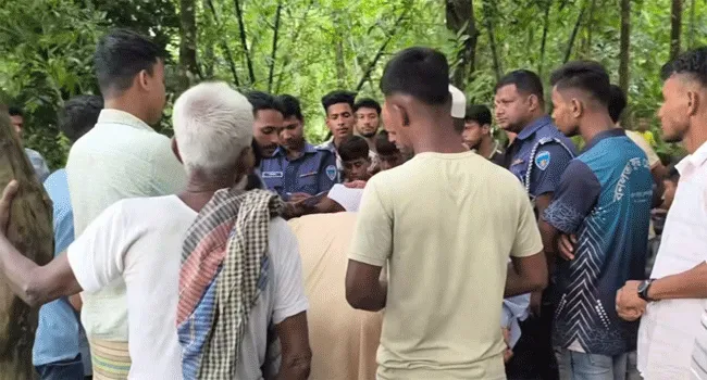 দে‌বিদ্বারে পুকুরে ভাসছিল তরুণীর গলিত লাশ
