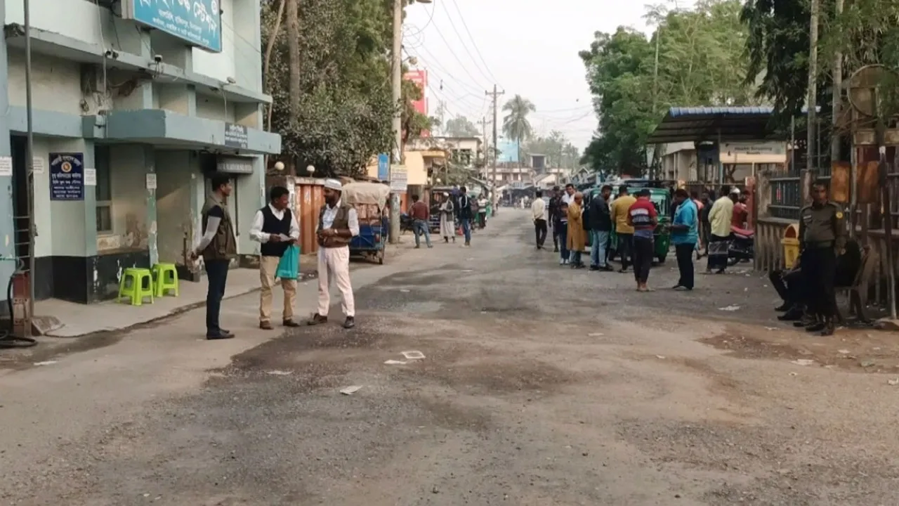হোলি উৎসবে বন্ধ হিলি স্থলবন্দরে আমদানি-রফতানি