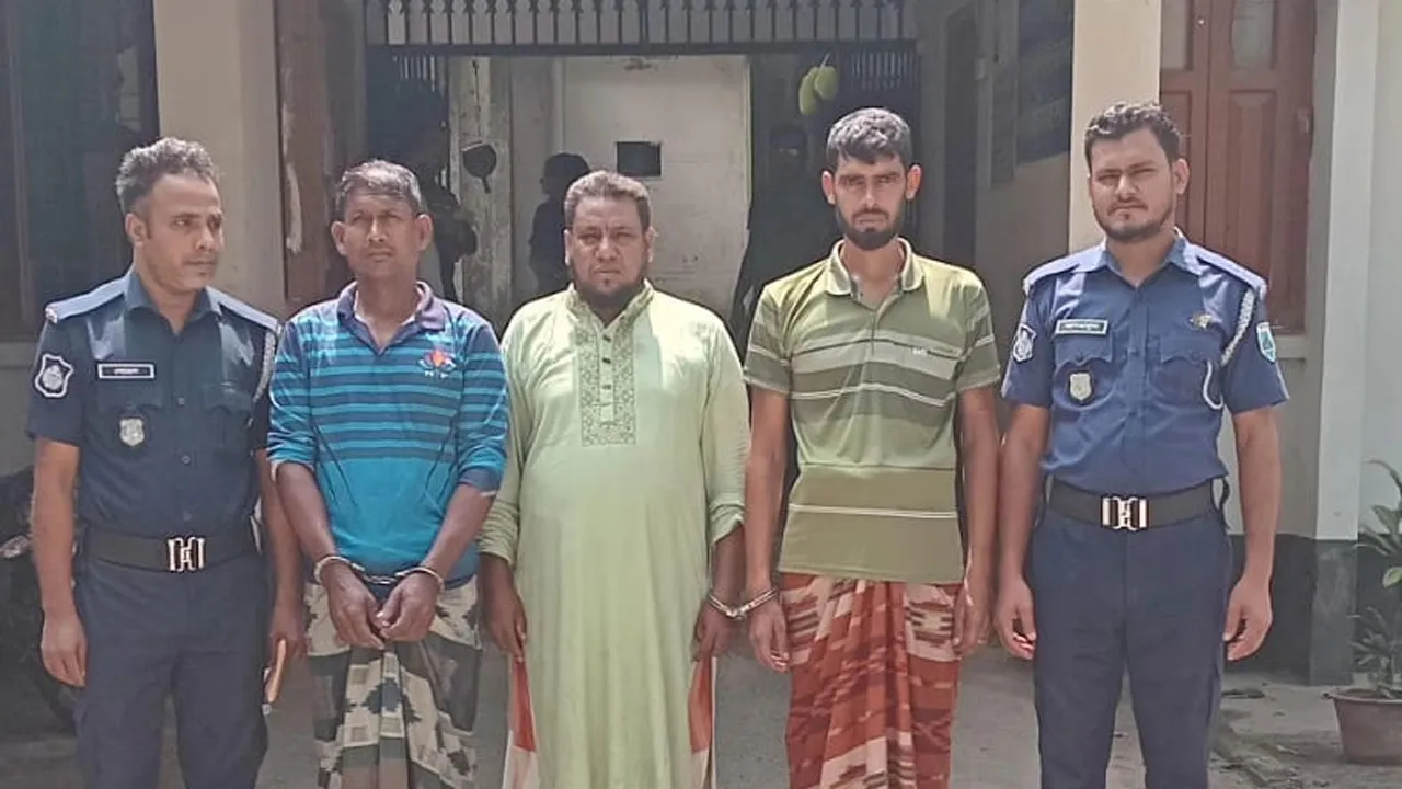 দুর্গাপুরে পরোয়ানাভুক্ত ৩ আসামি গ্রেফতার