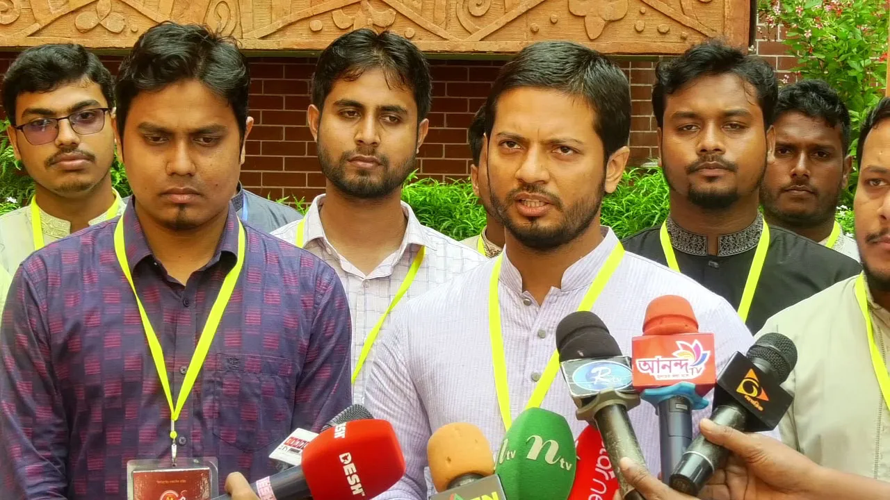 রাজনীতিবিদদের অতিমাত্রায় ক্ষমতালোভি হওয়ার বিষয়টি আমরা সাপোর্ট করি না