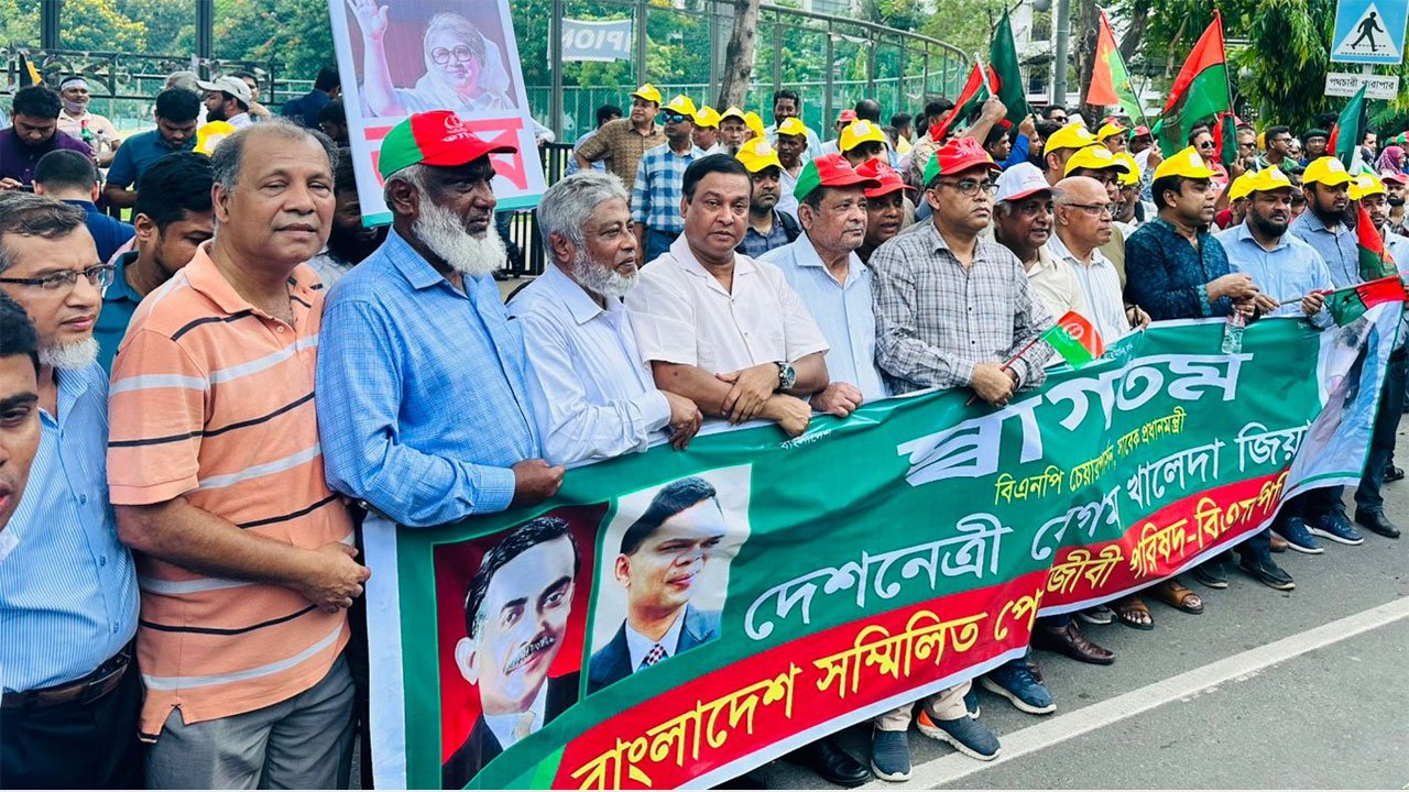 বাংলাদেশ সম্মিলিত পেশাজীবী পরিষদের সদস্য সচিব কাদের গনি চৌধুরী