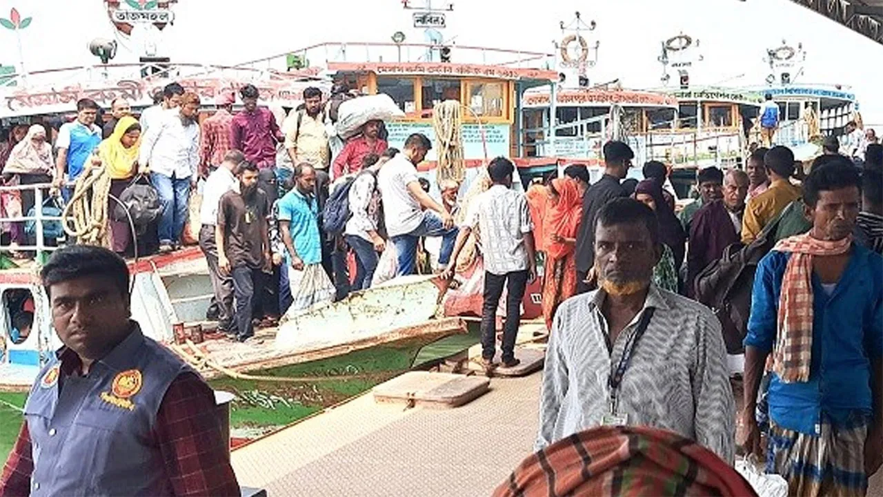 ঢাকামুখী ফিরতি ঈদযাত্রা শুরু, লঞ্চ-ফেরিঘাটে উপচে পড়া ভিড়
