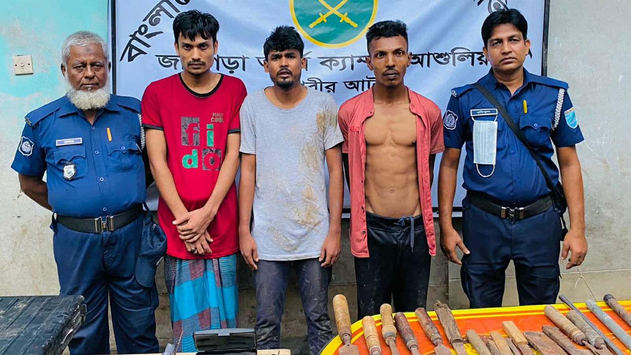 3 terrorists arrested with weapons in Ashulia operation