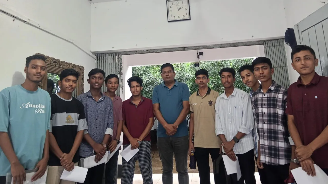 মিরসরাইয়ে ১২০ টাকায় পুলিশে চাকরি, ভাগ্যবান ‘ওরা ১০ জন’