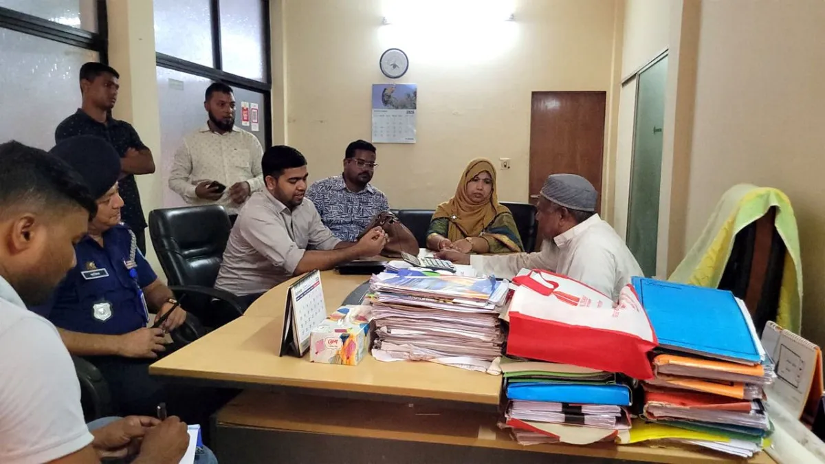 ঈশ্বরদীতে ভ্রাম্যমাণ আদালতের অভিযানে ২ ফিড মিলকে জরিমানা