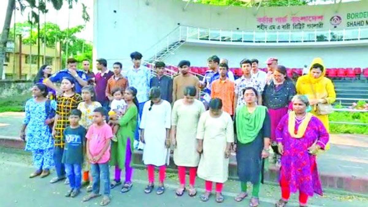 ভারতে সাজাভোগ শেষে দেশে ফিরলেন শিশুসহ ১৮ বাংলাদেশী