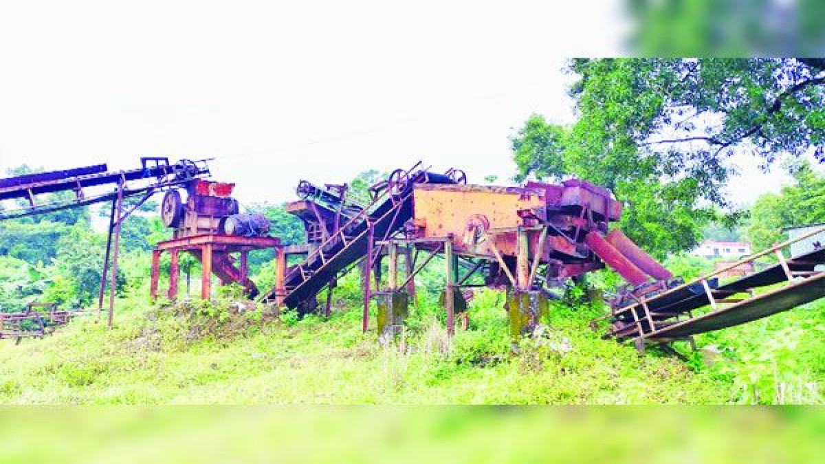 জাফলংয়ে বন্ধ ক্রাশার মিল বিপাকে ব্যবসায়ী-শ্রমিক