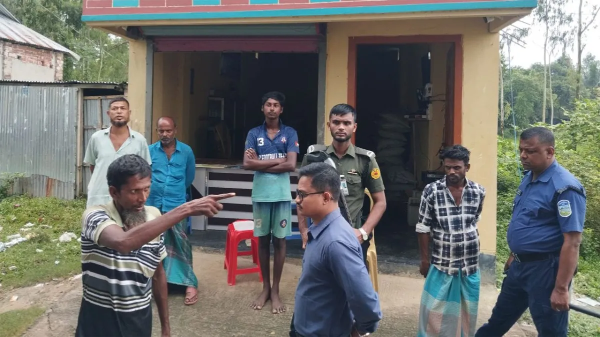 মুক্তাগাছায় শ্রমিক লীগ নেতার দোকান থেকে ৩ টন সার জব্দ