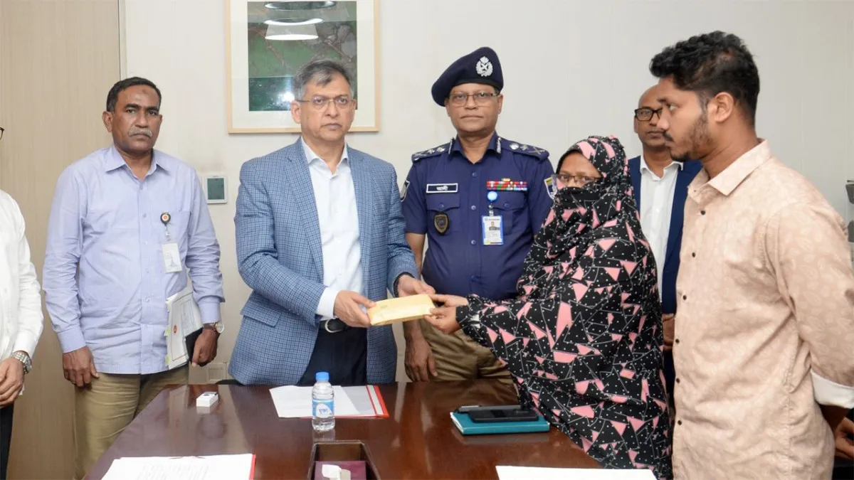 এসআই আলতাফ হত্যা : জড়িতদের দ্রুত গ্রেফতারের নির্দেশ স্বরাষ্ট্রমন্ত্রীর