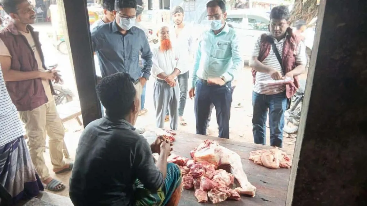 মাদারগঞ্জে পচা গোশত বিক্রির দায়ে ব্যবসায়ীকে জরিমানা