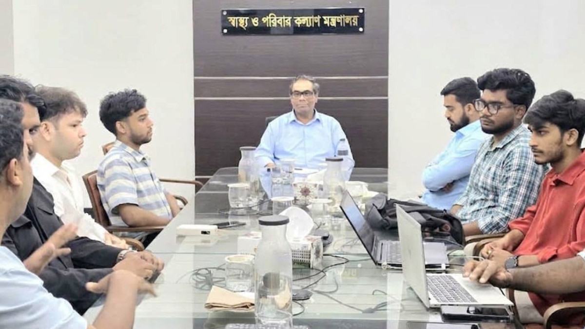 ডেঙ্গু মোকাবেলায় কনটেন্ট ক্রিয়েটরদের পাশে চায় স্বাস্থ্য মন্ত্রণালয়