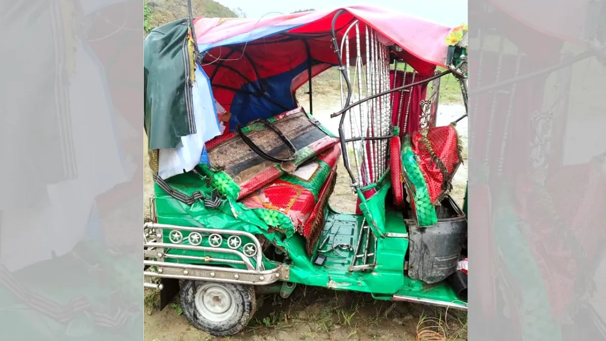 ধামরাইয়ে সিএনজি-পিকআপের মুখোমুখি সংঘর্ষে নিহত ৩