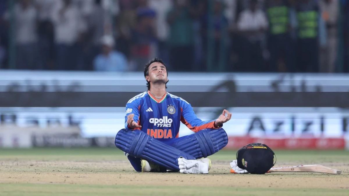 ৩০ বলে সেঞ্চুরি করে অভিষেক শর্মার বিশ্বরেকর্ড