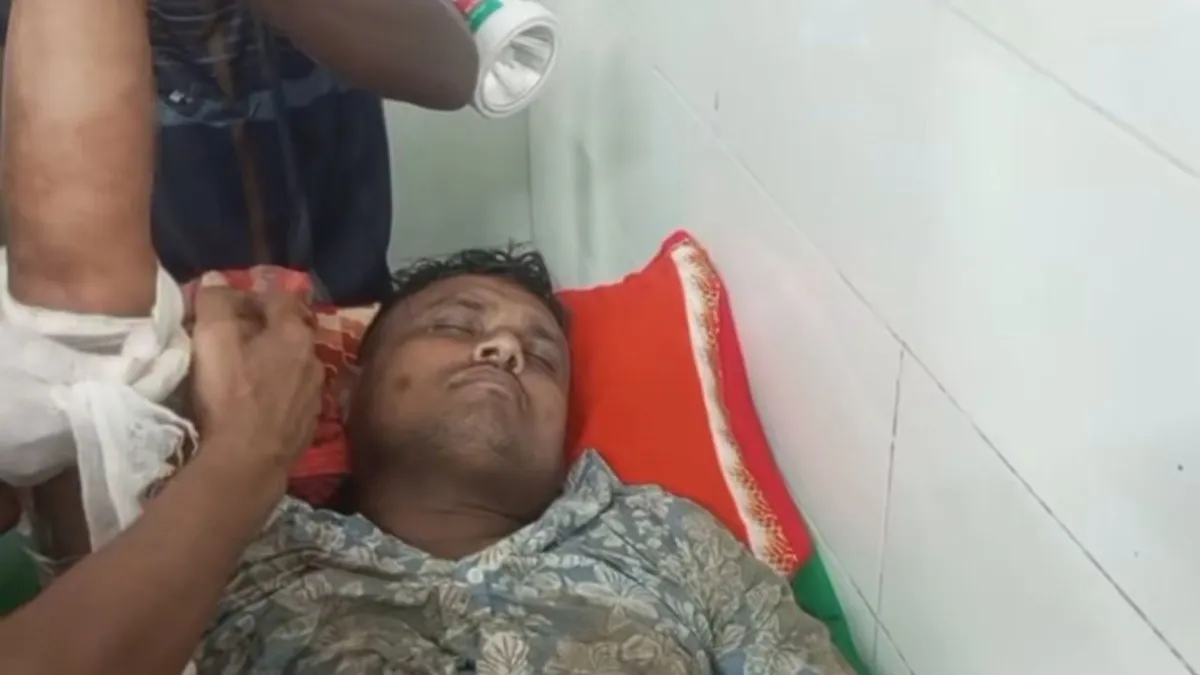 লোহাগড়ায় গার্মেন্টস ব্যবসায়ীকে কুপিয়ে জখম