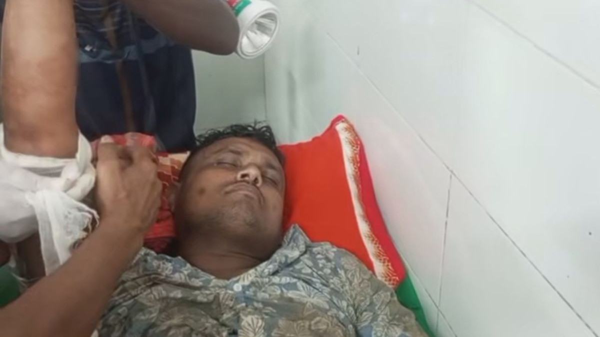 লোহাগড়ায় গার্মেন্টস ব্যবসায়ীকে কুপিয়ে জখম