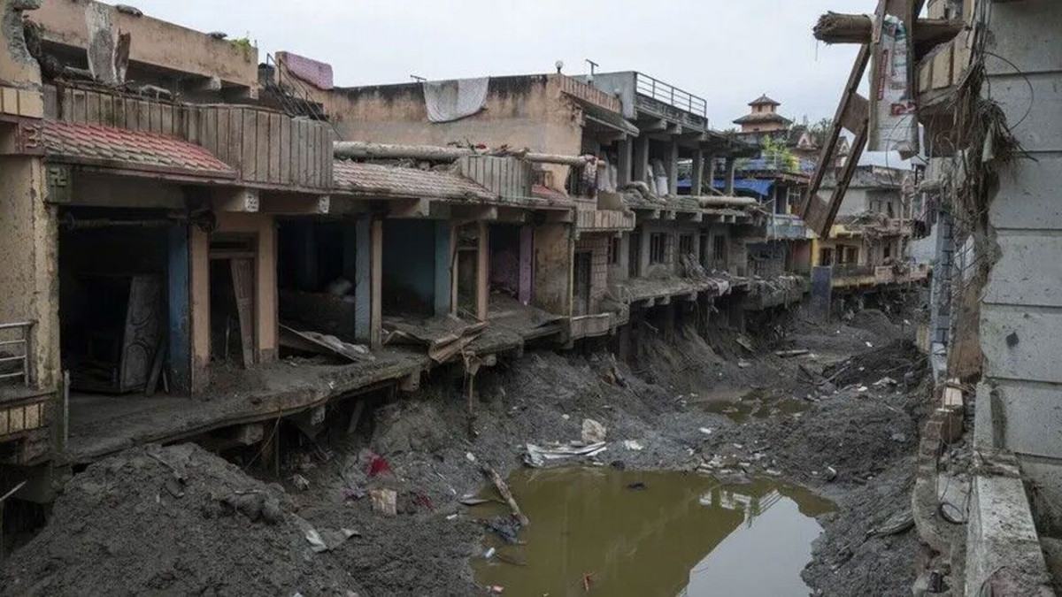 নেপাল-চীনে বন্যায় মৃত্যু বেড়ে ১৪৫৩, নিখোঁজ ৬৬৬৪