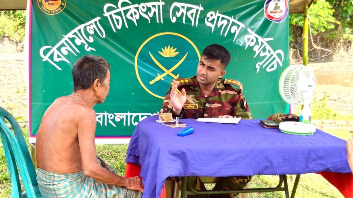 লক্ষ্মীছড়ির দুর্গম এলাকায় সেনাবাহিনীর মেডিক্যাল ক্যাম্প