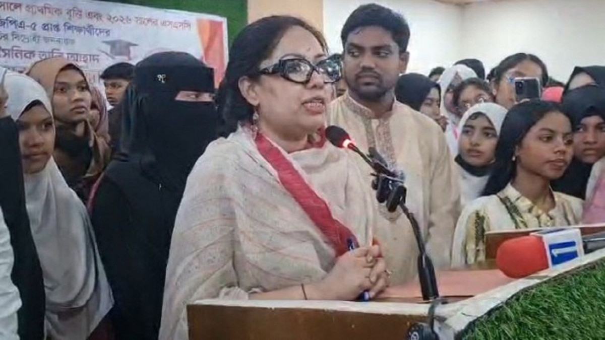দুর্ভাগ্য, আমাদের ইতিহাস রচিত হয় রাজনৈতিক বয়ানে