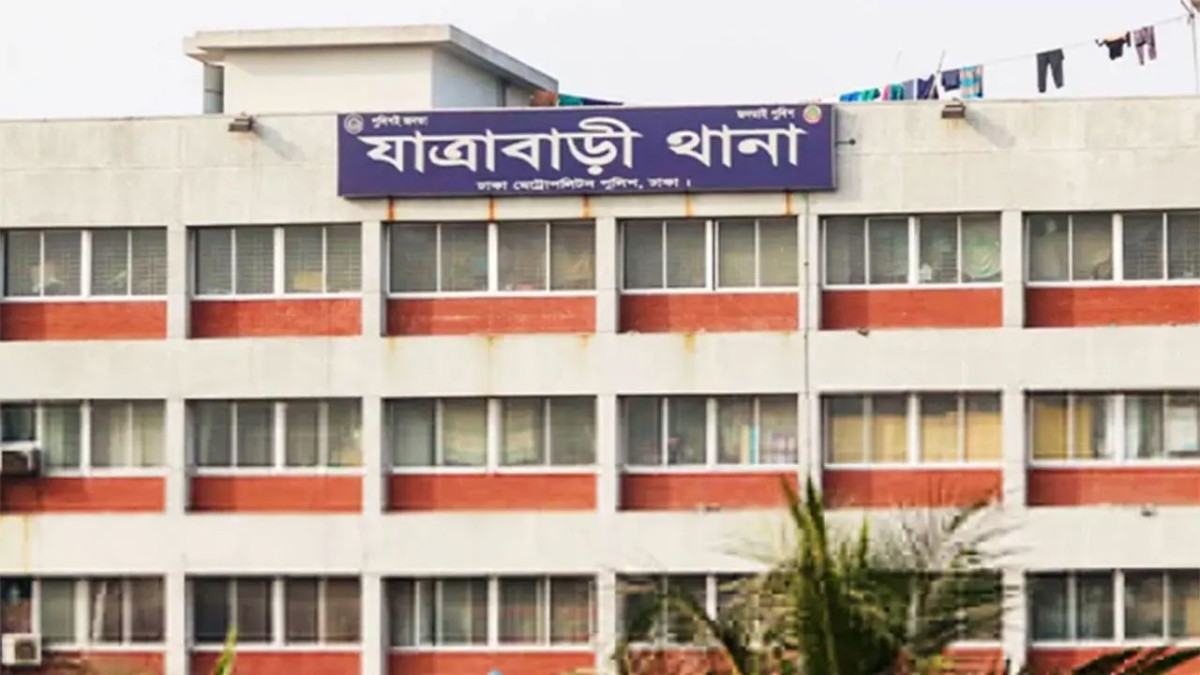 যাত্রাবাড়ী থানার সামনে ককটেল বিস্ফোরণ, তদন্তে পুলিশ