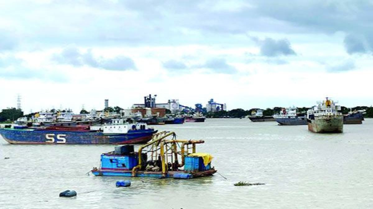 দখল দূষণে হুমকির মুখে চট্টগ্রামের প্রাণ কর্ণফুলী